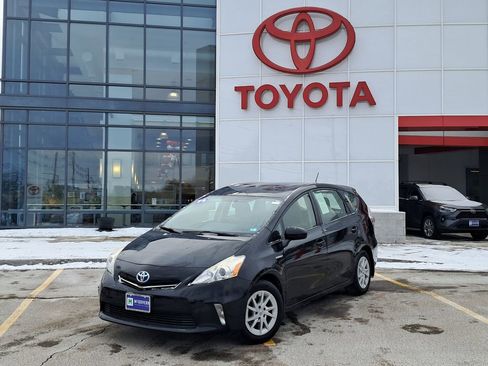 Used 2014 Toyota Prius V Three image 1
