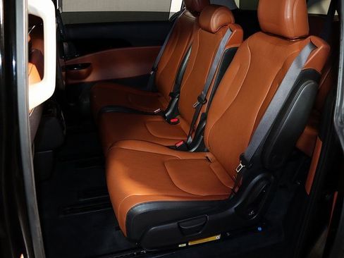 Used 2023 Kia Carnival SX image 13