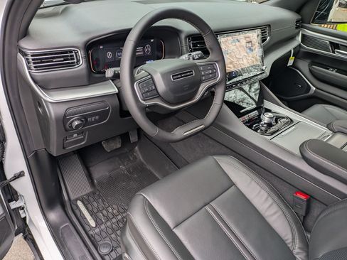 New 2026 Jeep Grand Wagoneer 4WD w/ Premium Group I image 9