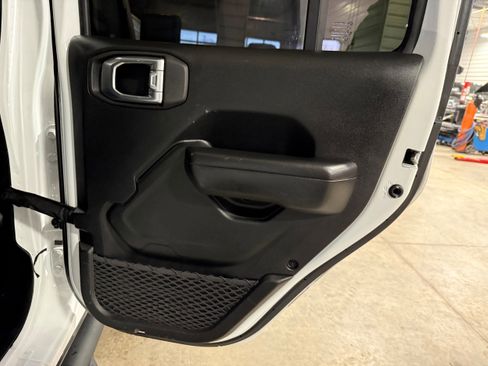 Used 2022 Jeep Wrangler Unlimited Sport AWD/4WD image 12