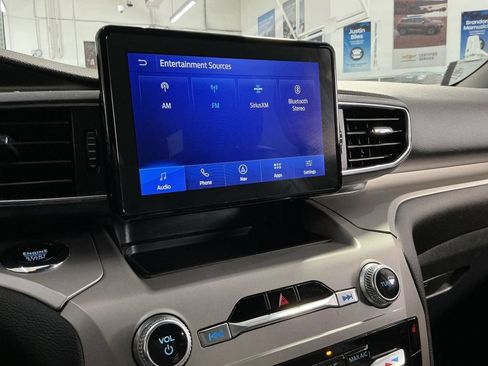 Used 2022 Ford Explorer XLT w/ Equipment Group 202A AWD/4WD image 19