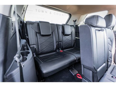 Used 2024 Volkswagen Atlas SE image 31