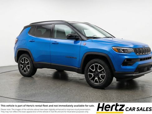 Used 2025 Jeep Compass Trailhawk AWD/4WD image 1