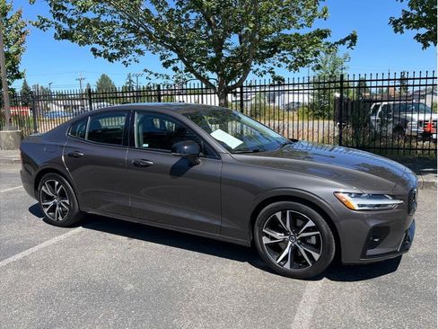 Used 2024 Volvo S60 B5 Core image 3