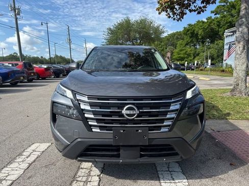 Used 2025 Nissan Rogue SV AWD/4WD image 3