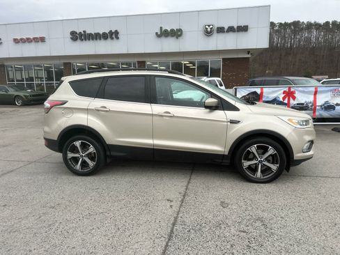 Used 2017 Ford Escape SE w/ SE Leather Comfort Package image 2