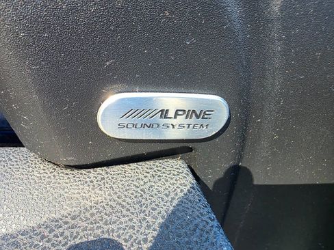 Used 2019 Chrysler 300 S image 11