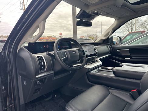 Used 2025 Ford Expedition Max Platinum AWD/4WD image 15