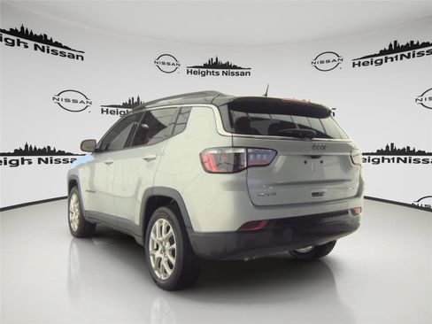 Used 2025 Jeep Compass Limited AWD/4WD image 3
