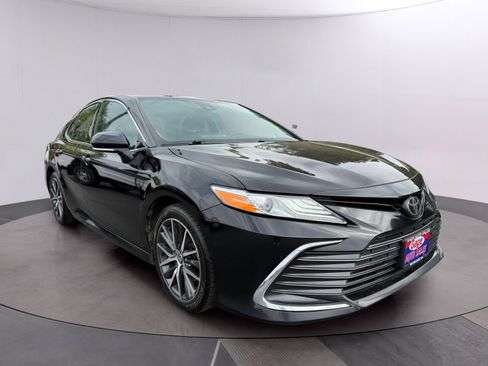 Used 2023 Toyota Camry XLE w/ Navigation Package AWD/4WD image 8