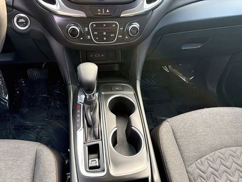 Used 2022 Chevrolet Equinox LT image 24