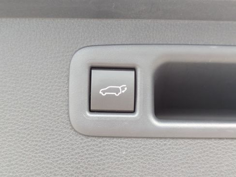 Used 2023 Toyota Highlander XLE image 14