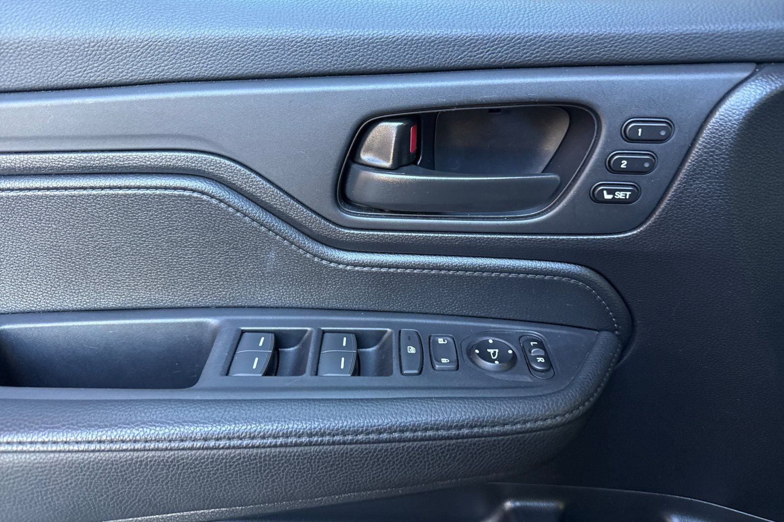 Used 2025 Honda Odyssey EX-L image 12