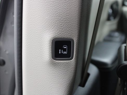 Used 2022 Chrysler Pacifica Touring-L FWD image 15