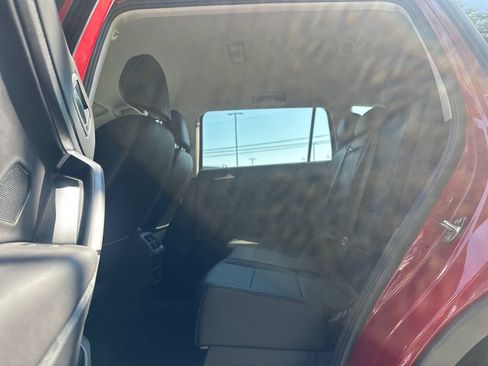 Used 2019 Volkswagen Tiguan SE AWD/4WD image 18