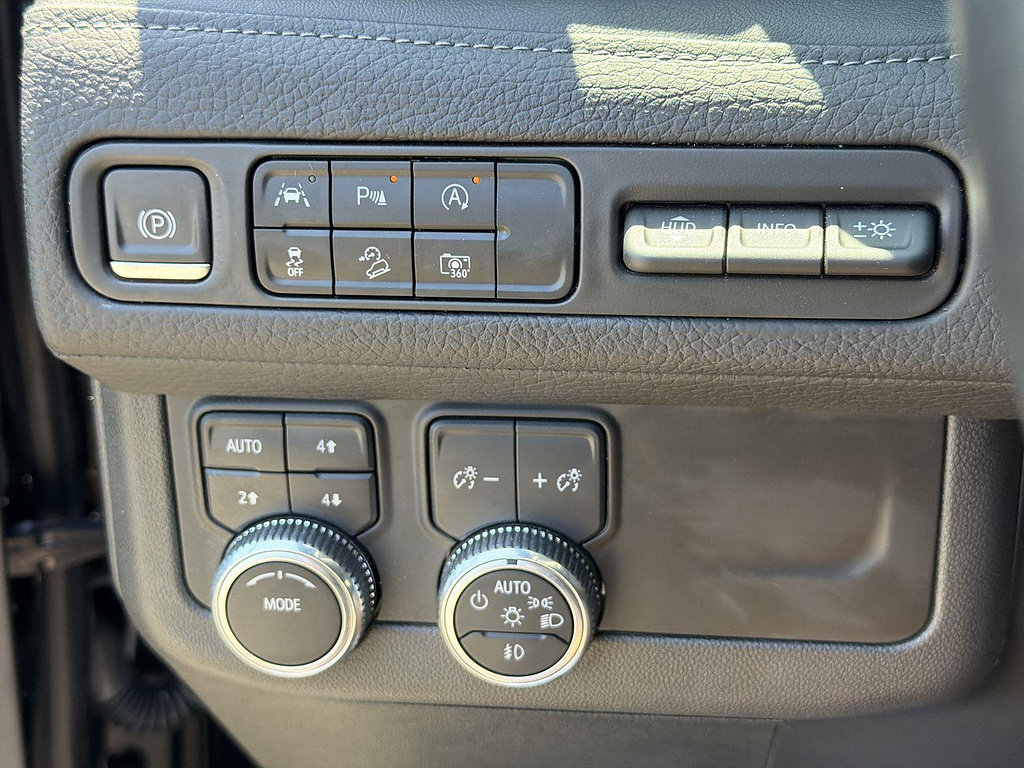 Used 2024 GMC Yukon Denali AWD/4WD image 17