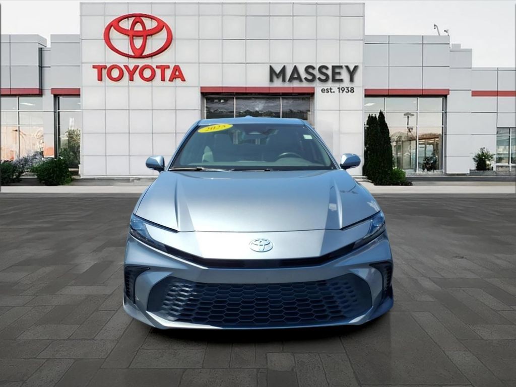 Used 2025 Toyota Camry SE FWD image 8