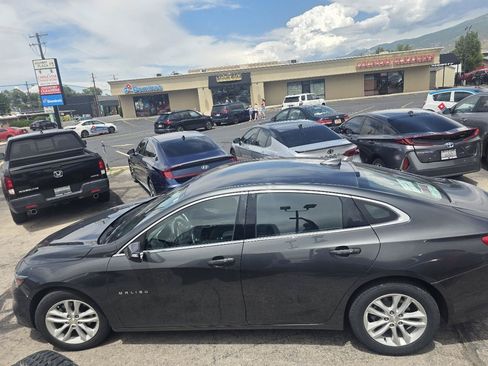 Used 2018 Chevrolet Malibu LT FWD image 5