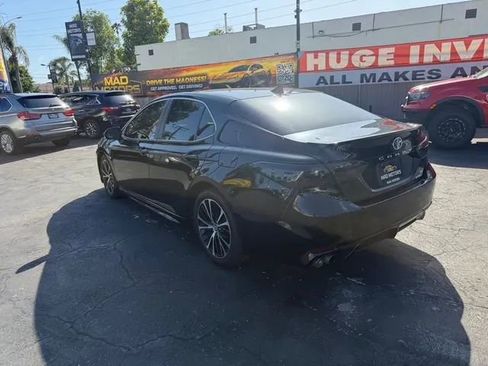 Used 2019 Toyota Camry SE FWD image 4