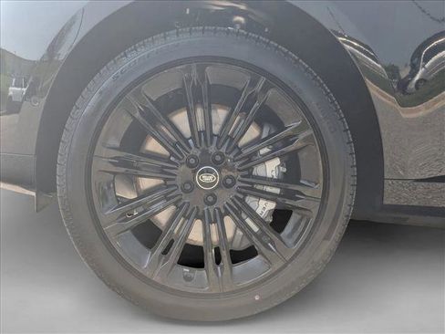 New 2025 Land Rover Range Rover SE image 10