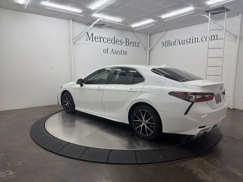 Used 2022 Toyota Camry SE FWD image 5