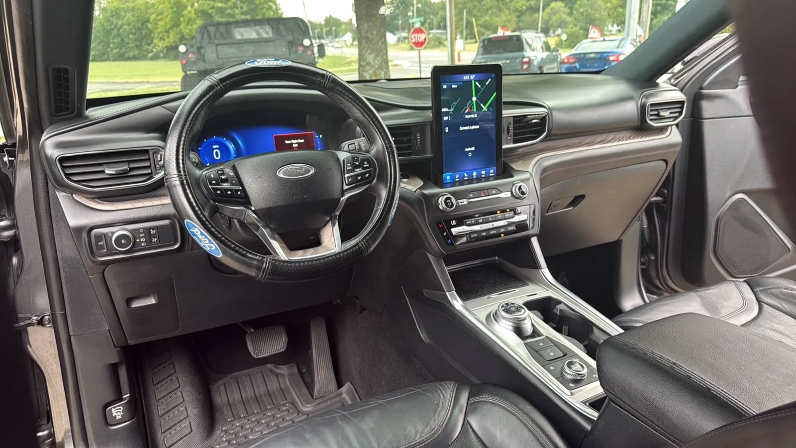 Used 2020 Ford Explorer Platinum w/ Premium Technology Package AWD/4WD image 14