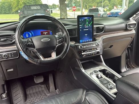 Used 2020 Ford Explorer Platinum w/ Premium Technology Package AWD/4WD image 14