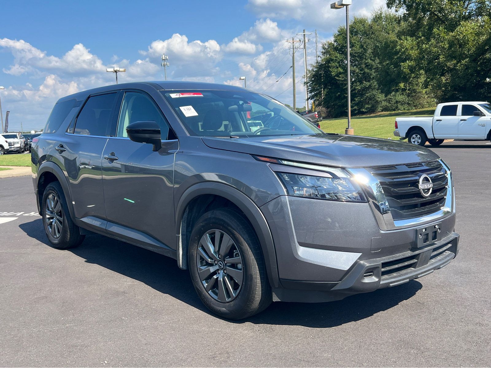 Used 2025 Nissan Pathfinder S FWD image 3