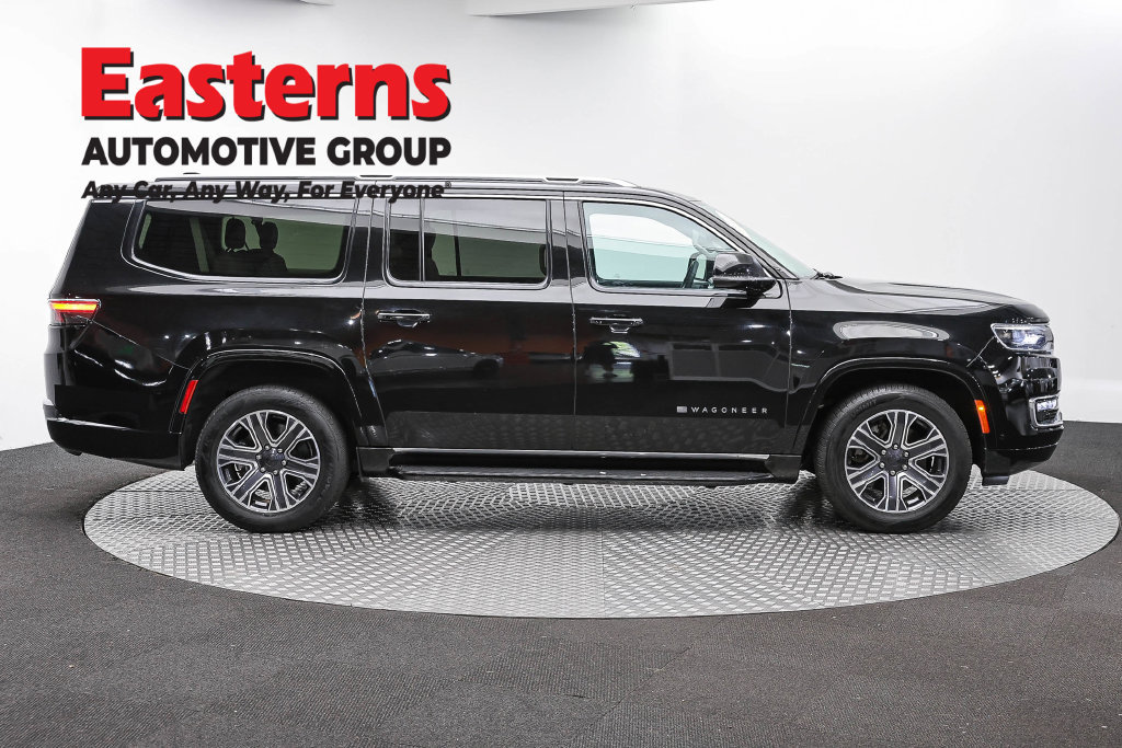Used 2024 Jeep Wagoneer L Series II RWD image 6
