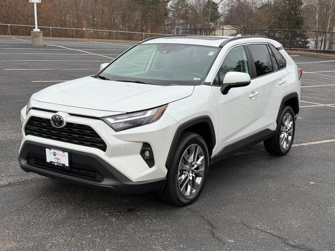 Used 2023 Toyota RAV4 XLE Premium image 10