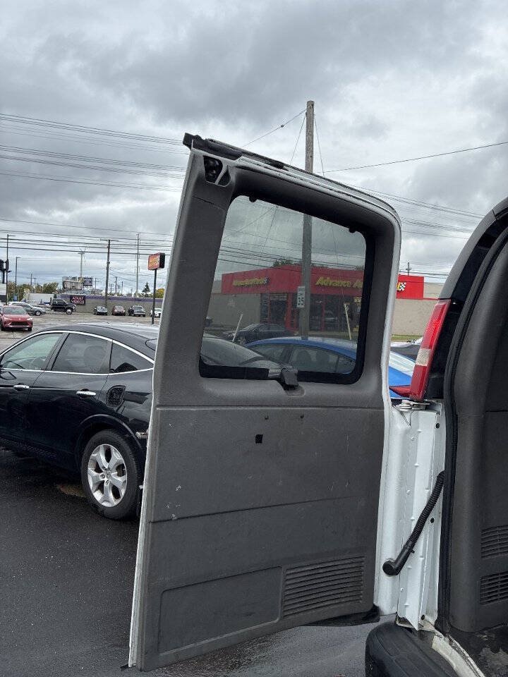 Used 2015 Chevrolet Express 2500 LS RWD image 18
