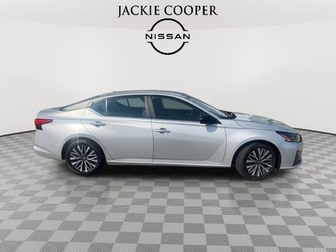 Certified 2024 Nissan Altima 2.5 SV image 4
