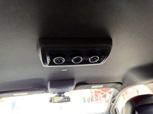 Used 2020 Dodge Grand Caravan SXT FWD image 20