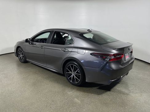 Used 2021 Toyota Camry SE FWD image 5