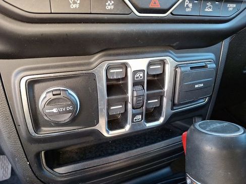 Used 2022 Jeep Gladiator Overland image 18