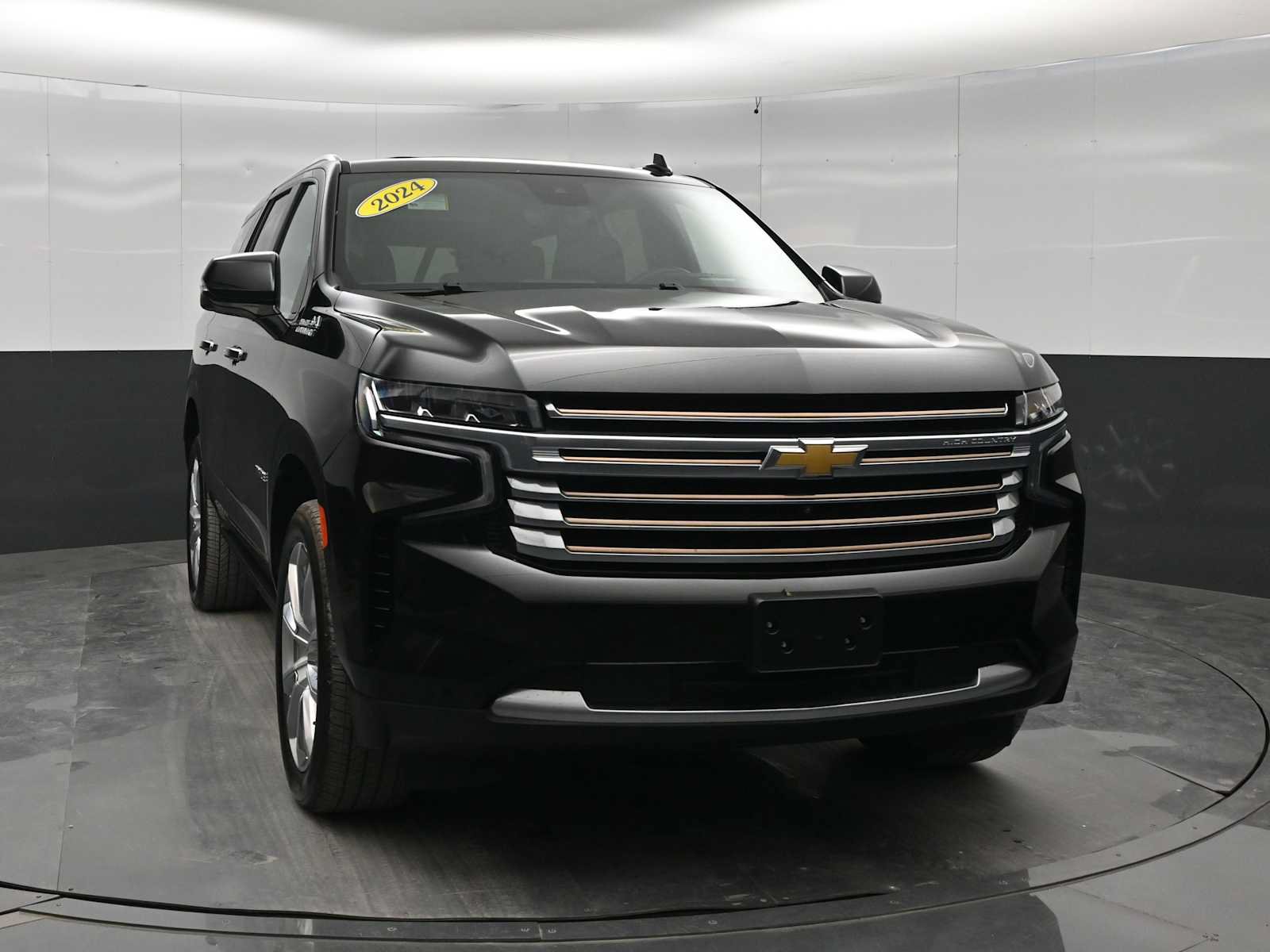 Used 2024 Chevrolet Tahoe High Country w/ Premium Package AWD/4WD image 2