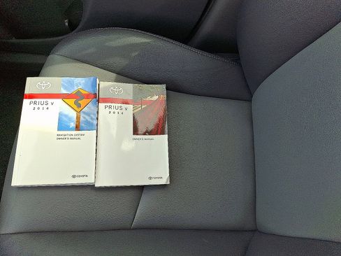 Used 2014 Toyota Prius V Five image 27