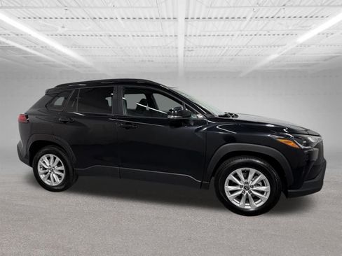 Used 2022 Toyota Corolla Cross LE AWD/4WD image 7