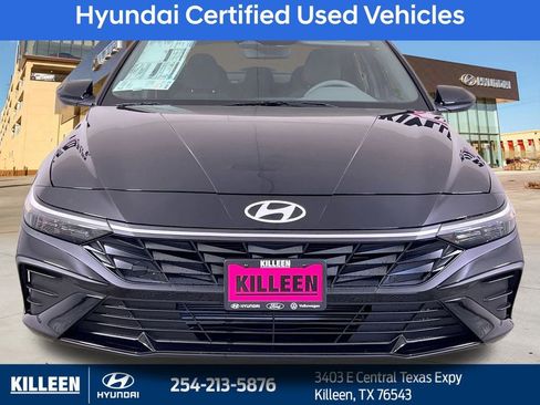 Used 2025 Hyundai Elantra Sport image 2