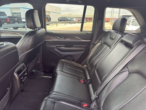 Used 2024 Jeep Grand Cherokee Limited w/ Black Appearance Package AWD/4WD image 33