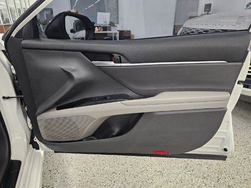 Used 2020 Toyota Camry SE FWD image 27