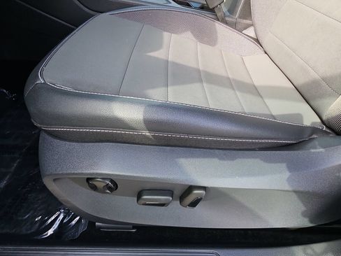 Certified 2022 Volkswagen Taos SE FWD image 27