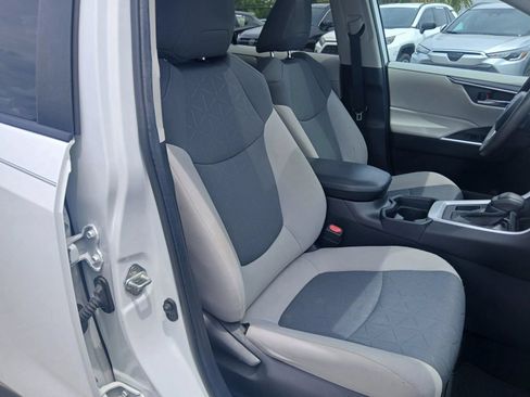 Used 2020 Toyota RAV4 XLE w/ Convenience Package FWD image 21