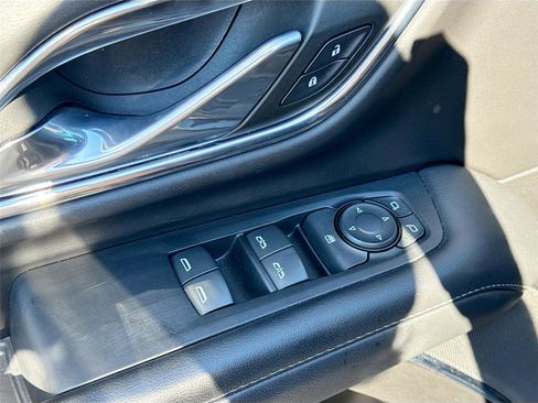 Used 2023 GMC Yukon SLE image 18