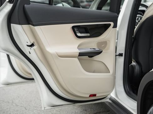Used 2024 Mercedes-Benz GLC 300 4MATIC image 34