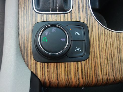 Used 2019 GMC Acadia Denali w/ Technology Package FWD image 33