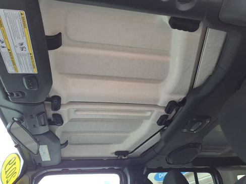 Used 2019 Jeep Wrangler Unlimited Sahara AWD/4WD image 17