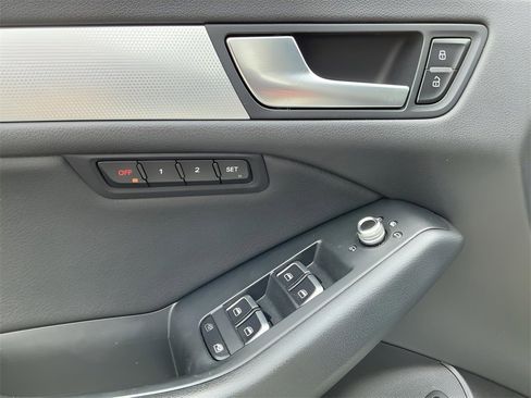 Used 2017 Audi Q5 2.0T Premium Plus w/ Technology Package image 33