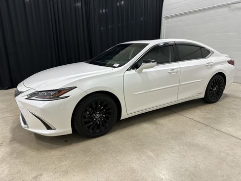 Used 2019 Lexus ES 300h Ultra Luxury image 5