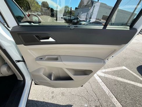 Used 2022 Volkswagen Atlas SE image 32